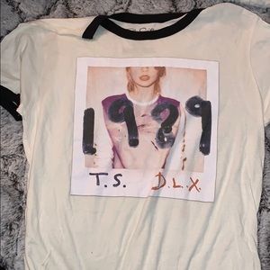 Taylor Swift T-shirt